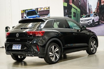 https://vehicle-cdn.autoleague.cloud/17009_7039044_7.jpg
