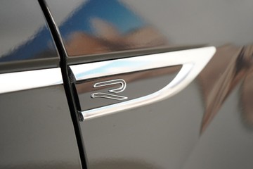https://vehicle-cdn.autoleague.cloud/17009_7039044_9.jpg