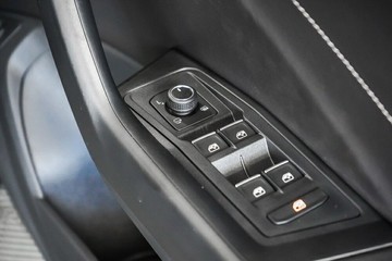 https://vehicle-cdn.autoleague.cloud/17009_7042806_14.jpg