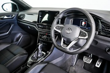 https://vehicle-cdn.autoleague.cloud/17009_7042806_15.jpg