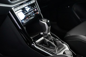 https://vehicle-cdn.autoleague.cloud/17009_7042806_24.jpg