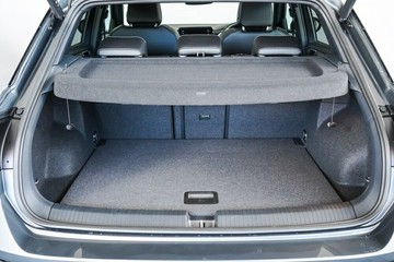 https://vehicle-cdn.autoleague.cloud/17009_7042806_8.jpg