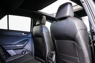 https://vehicle-cdn.autoleague.cloud/17009_7044009_11.jpg
