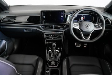 https://vehicle-cdn.autoleague.cloud/17009_7044009_12.jpg