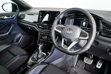 https://vehicle-cdn.autoleague.cloud/17009_7044009_15.jpg