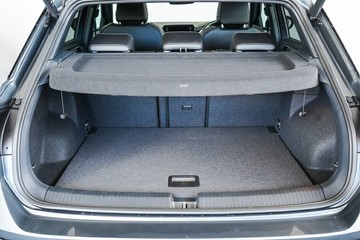 https://vehicle-cdn.autoleague.cloud/17009_7044009_8.jpg