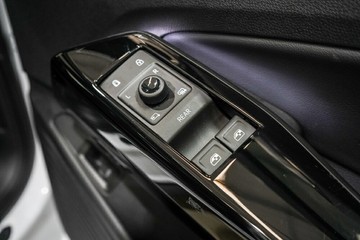 https://vehicle-cdn.autoleague.cloud/17009_7503365_15.jpg