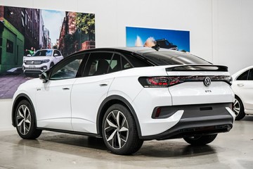 https://vehicle-cdn.autoleague.cloud/17009_7503365_5.jpg