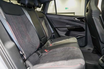 https://vehicle-cdn.autoleague.cloud/17009_7512132_12.jpg