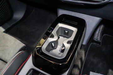 https://vehicle-cdn.autoleague.cloud/17009_7512132_25.jpg