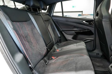 https://vehicle-cdn.autoleague.cloud/17009_7515323_13.jpg