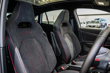 https://vehicle-cdn.autoleague.cloud/17009_7515323_14.jpg