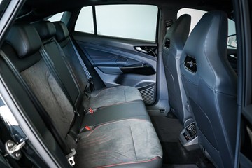 https://vehicle-cdn.autoleague.cloud/17009_7515461_10.jpg