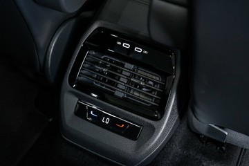 https://vehicle-cdn.autoleague.cloud/17009_7515461_12.jpg