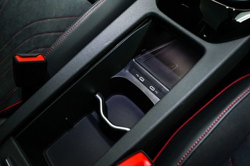 https://vehicle-cdn.autoleague.cloud/17009_7515461_25.jpg