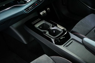 https://vehicle-cdn.autoleague.cloud/17009_7515461_28.jpg