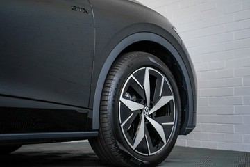 https://vehicle-cdn.autoleague.cloud/17009_7515461_33.jpg