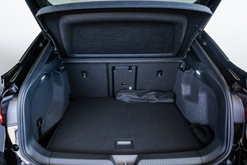 https://vehicle-cdn.autoleague.cloud/17009_7515461_8.jpg