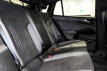 https://vehicle-cdn.autoleague.cloud/17009_7516107_11.jpg