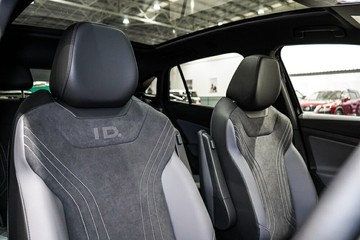 https://vehicle-cdn.autoleague.cloud/17009_7516107_14.jpg