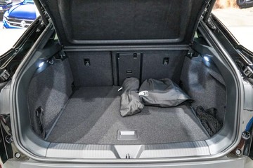 https://vehicle-cdn.autoleague.cloud/17009_7516107_8.jpg