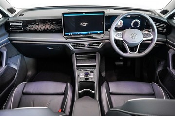https://vehicle-cdn.autoleague.cloud/17009_7523691_12.jpg