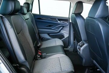 https://vehicle-cdn.autoleague.cloud/17009_77002868_12.jpg