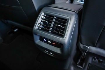 https://vehicle-cdn.autoleague.cloud/17009_77002868_14.jpg