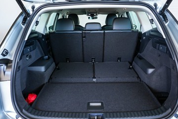 https://vehicle-cdn.autoleague.cloud/17009_77002868_17.jpg
