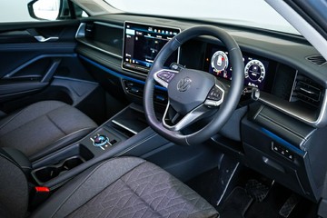 https://vehicle-cdn.autoleague.cloud/17009_77002868_18.jpg