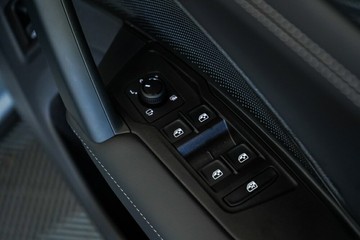 https://vehicle-cdn.autoleague.cloud/17009_77002868_20.jpg