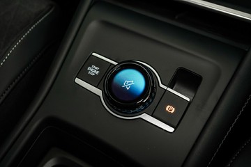 https://vehicle-cdn.autoleague.cloud/17009_77002868_28.jpg