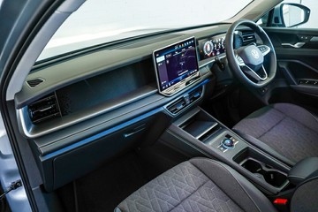 https://vehicle-cdn.autoleague.cloud/17009_77002868_29.jpg