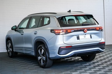 https://vehicle-cdn.autoleague.cloud/17009_77002868_5.jpg