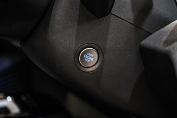 https://vehicle-cdn.autoleague.cloud/17009_77004335_10.jpg