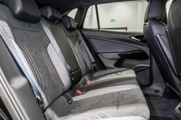 https://vehicle-cdn.autoleague.cloud/17009_77004335_12.jpg