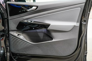 https://vehicle-cdn.autoleague.cloud/17009_77004335_13.jpg