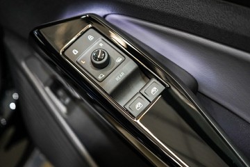https://vehicle-cdn.autoleague.cloud/17009_77004335_14.jpg