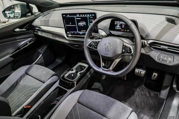 https://vehicle-cdn.autoleague.cloud/17009_77004335_16.jpg