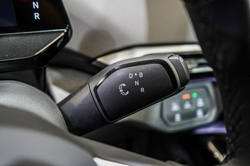 https://vehicle-cdn.autoleague.cloud/17009_77004335_24.jpg