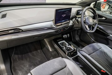 https://vehicle-cdn.autoleague.cloud/17009_77004335_28.jpg