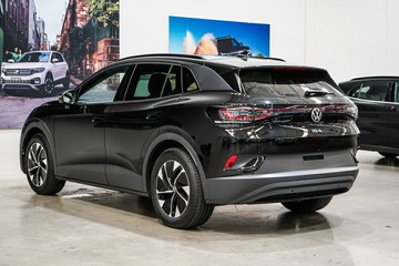 https://vehicle-cdn.autoleague.cloud/17009_77004335_5.jpg