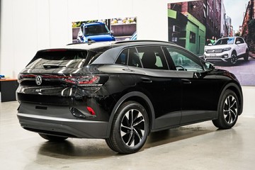 https://vehicle-cdn.autoleague.cloud/17009_77004335_7.jpg