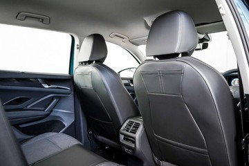 https://vehicle-cdn.autoleague.cloud/17009_77014894_14.jpg