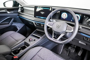 https://vehicle-cdn.autoleague.cloud/17009_77014894_19.jpg