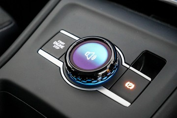 https://vehicle-cdn.autoleague.cloud/17009_77014894_26.jpg