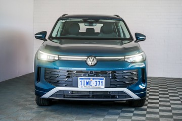 https://vehicle-cdn.autoleague.cloud/17009_77014894_3.jpg