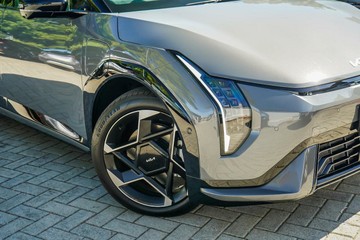 https://vehicle-cdn.autoleague.cloud/1890_31013070_23.jpg
