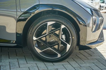 https://vehicle-cdn.autoleague.cloud/1890_31013070_24.jpg