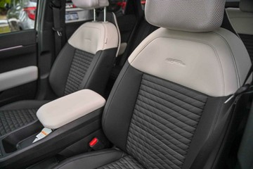https://vehicle-cdn.autoleague.cloud/1890_31014352_11.jpg